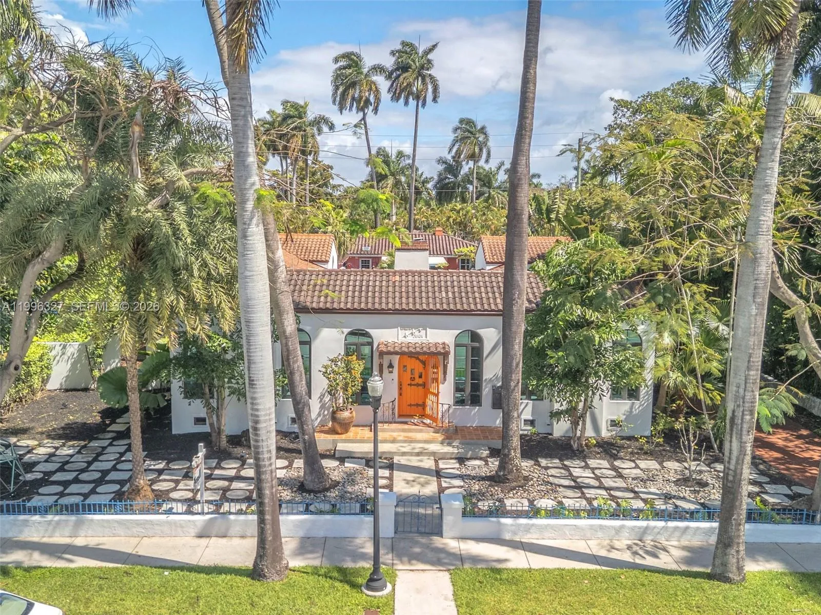 Foto de propiedad en 1321 Tyler Street, Hollywood, FL 33019 Hollywood con MLS# 