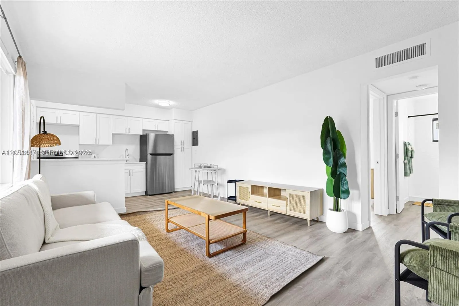 Foto de propiedad en 13210 Memorial Highway 208, North Miami, FL 33161 North Miami con MLS# 
