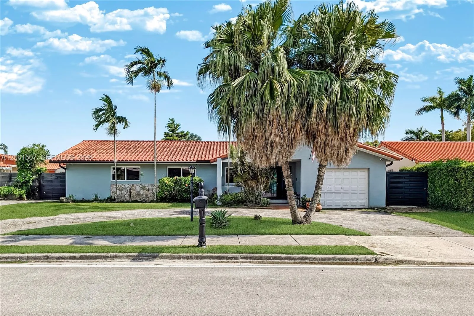 Foto de propiedad en 13210 SW 12th Street, Miami, FL 33184 Miami con MLS# 