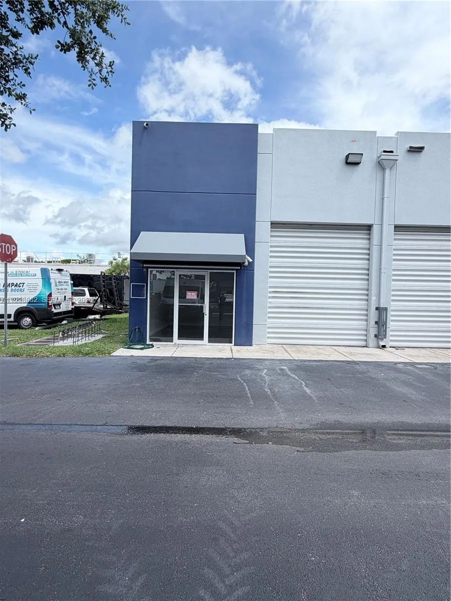 Foto de propiedad en 13210 SW 132 Avenue, Miami, FL 33186 Miami con MLS# 