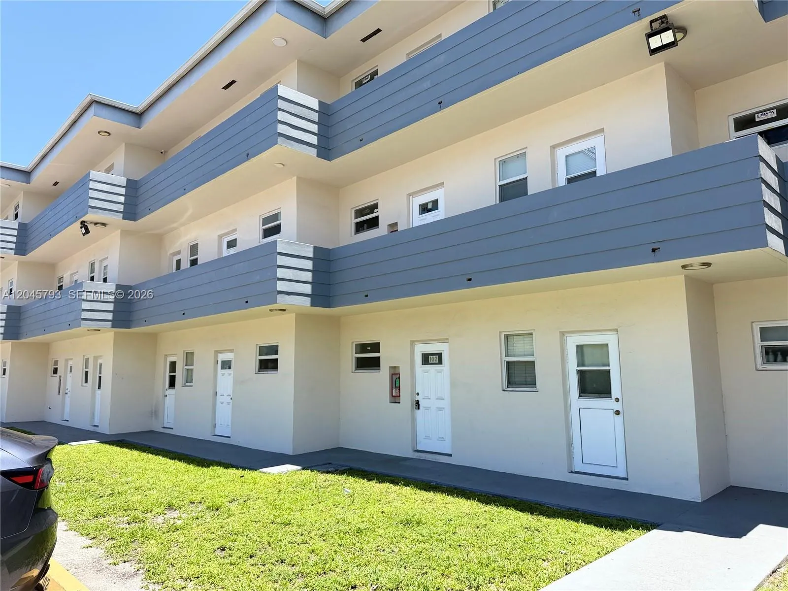 Foto de propiedad en 13215 NE 6th Avenue 102, North Miami, FL 33161 North Miami con MLS# 