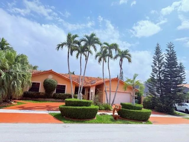 Foto de propiedad en 13220 SW 25th Street, Miami, FL 33175 Miami con MLS# 