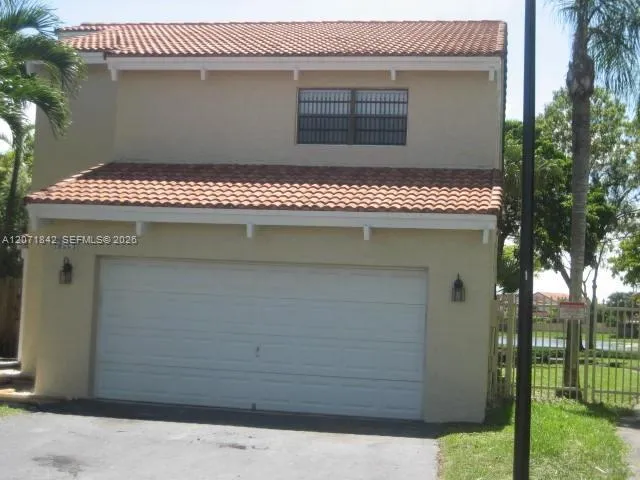 Foto de propiedad en 13224 SW 10 Te 0, Miami, FL 33184 Miami con MLS# 