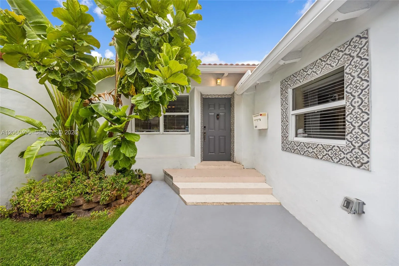 Foto de propiedad en 1324 Normandy Drive, Miami Beach, FL 33141 Miami Beach con MLS# 