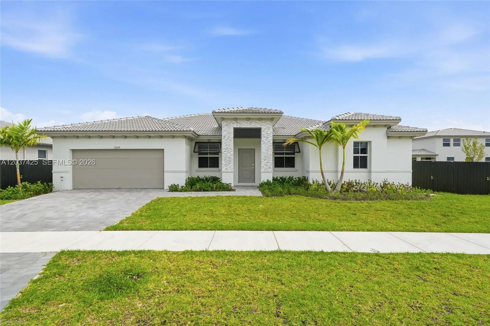 Foto de propiedad en 13249 SW 189th Terrace, Miami, FL 33177 Miami con MLS# 
