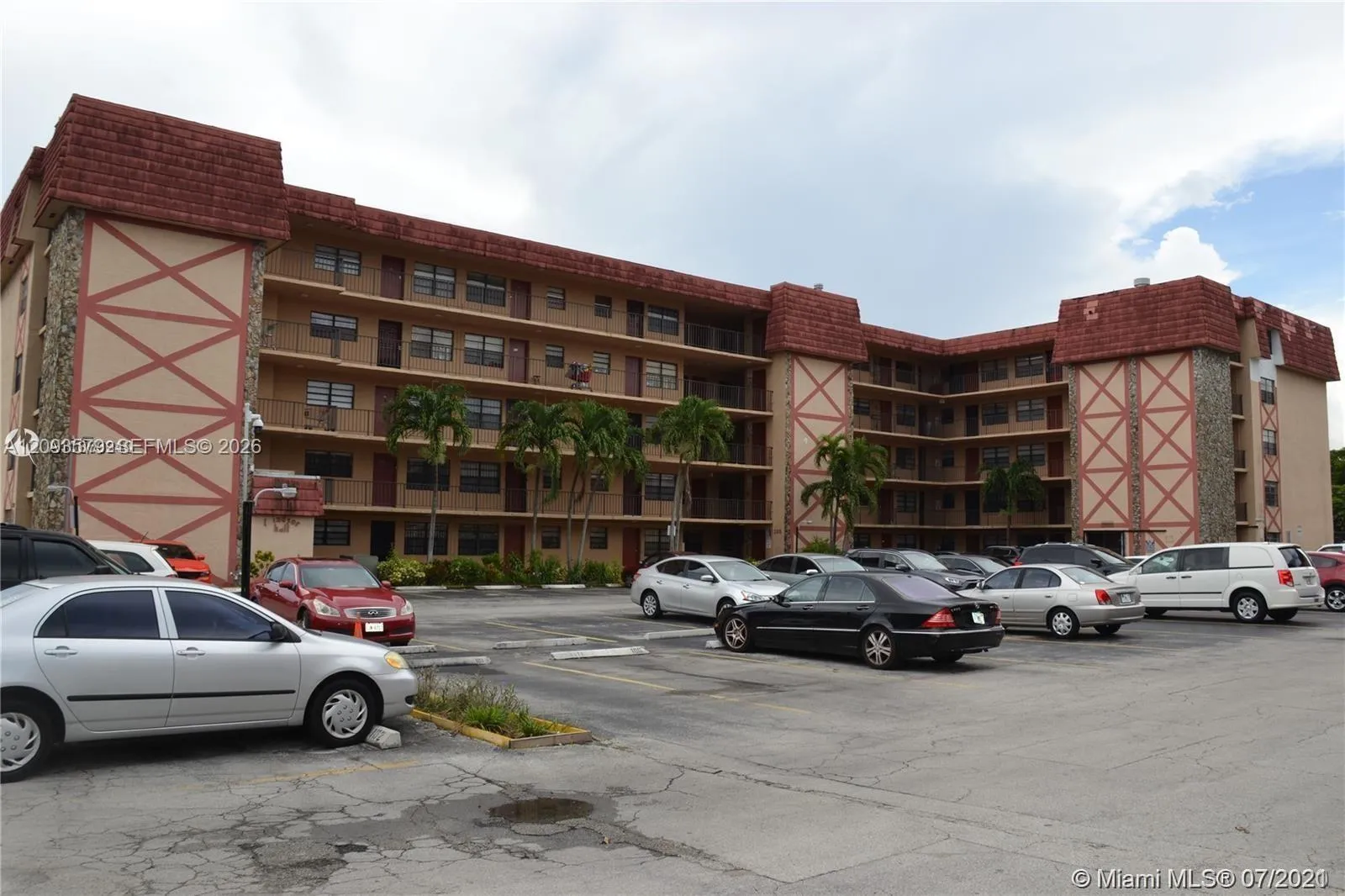 En Venta 1325 W 68th Street 514, Hialeah, FL 33014, Hialeah, FL 33014