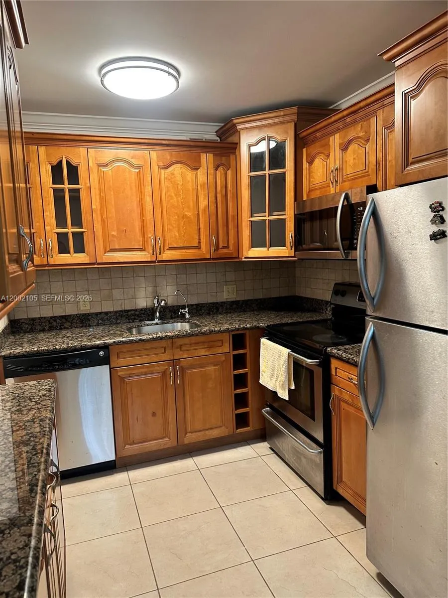 Foto de propiedad en 13250 SW 7th Court 114L, Pembroke Pines, FL 33027 Pembroke Pines con MLS# 