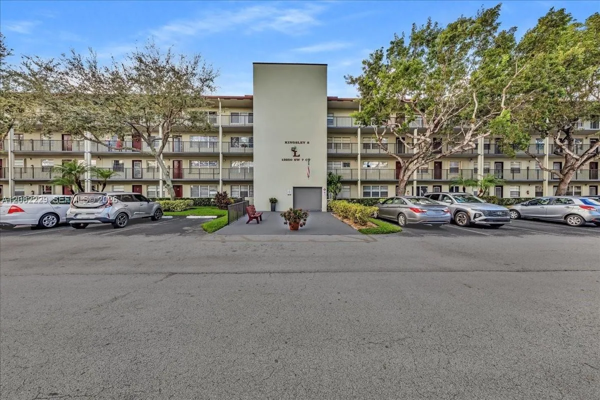 En Venta 13250 SW 7th Court 210L, Pembroke Pines, FL 33027, Pembroke Pines, FL 33027
