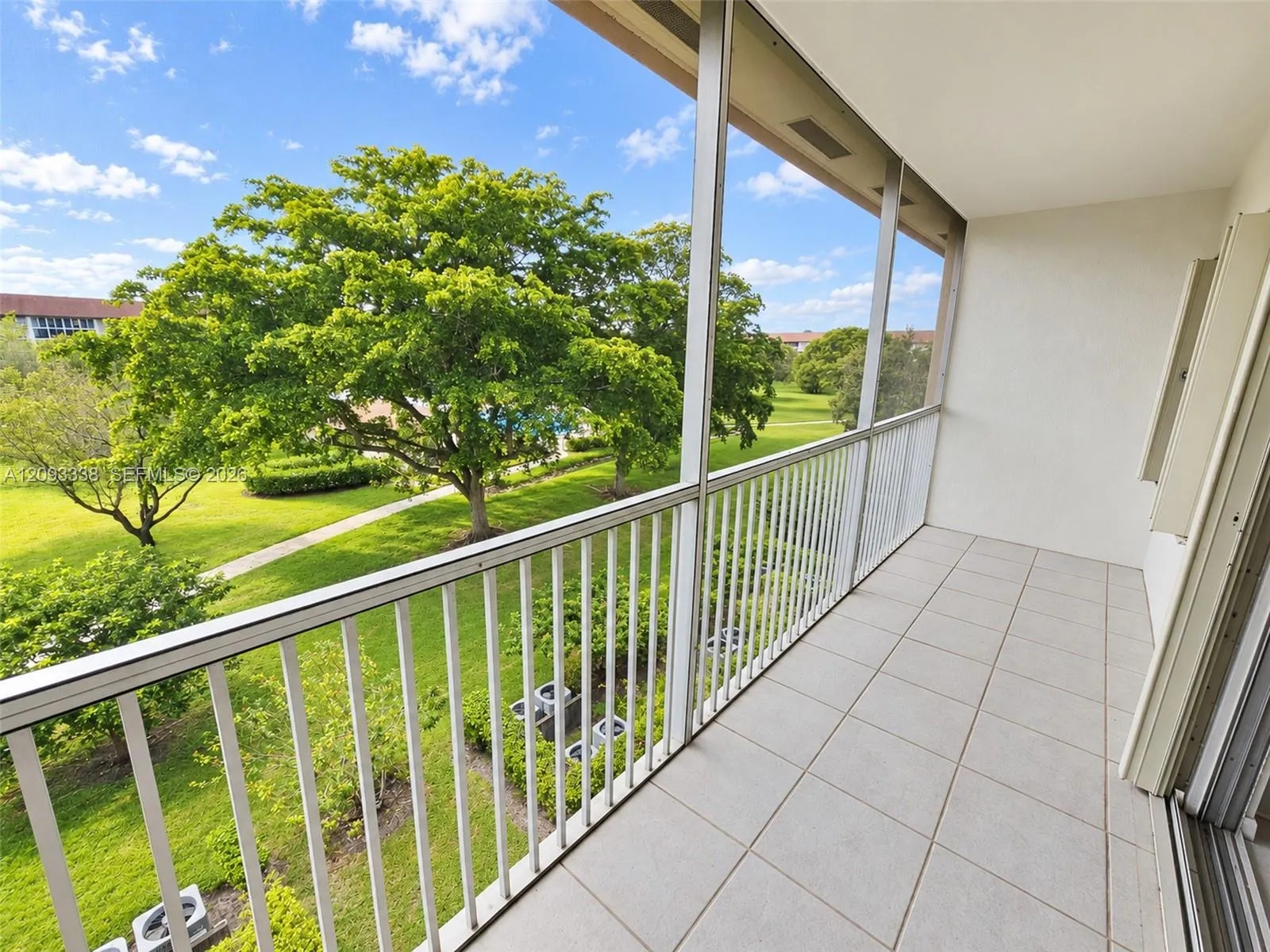 Foto de propiedad en 13250 SW 7th Court 402L, Pembroke Pines, FL 33027 Pembroke Pines con MLS# 