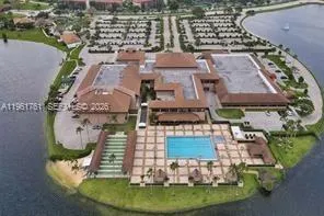 Foto de propiedad en 13255 SW 16th Court, Pembroke Pines, FL 33027 Pembroke Pines con MLS# 