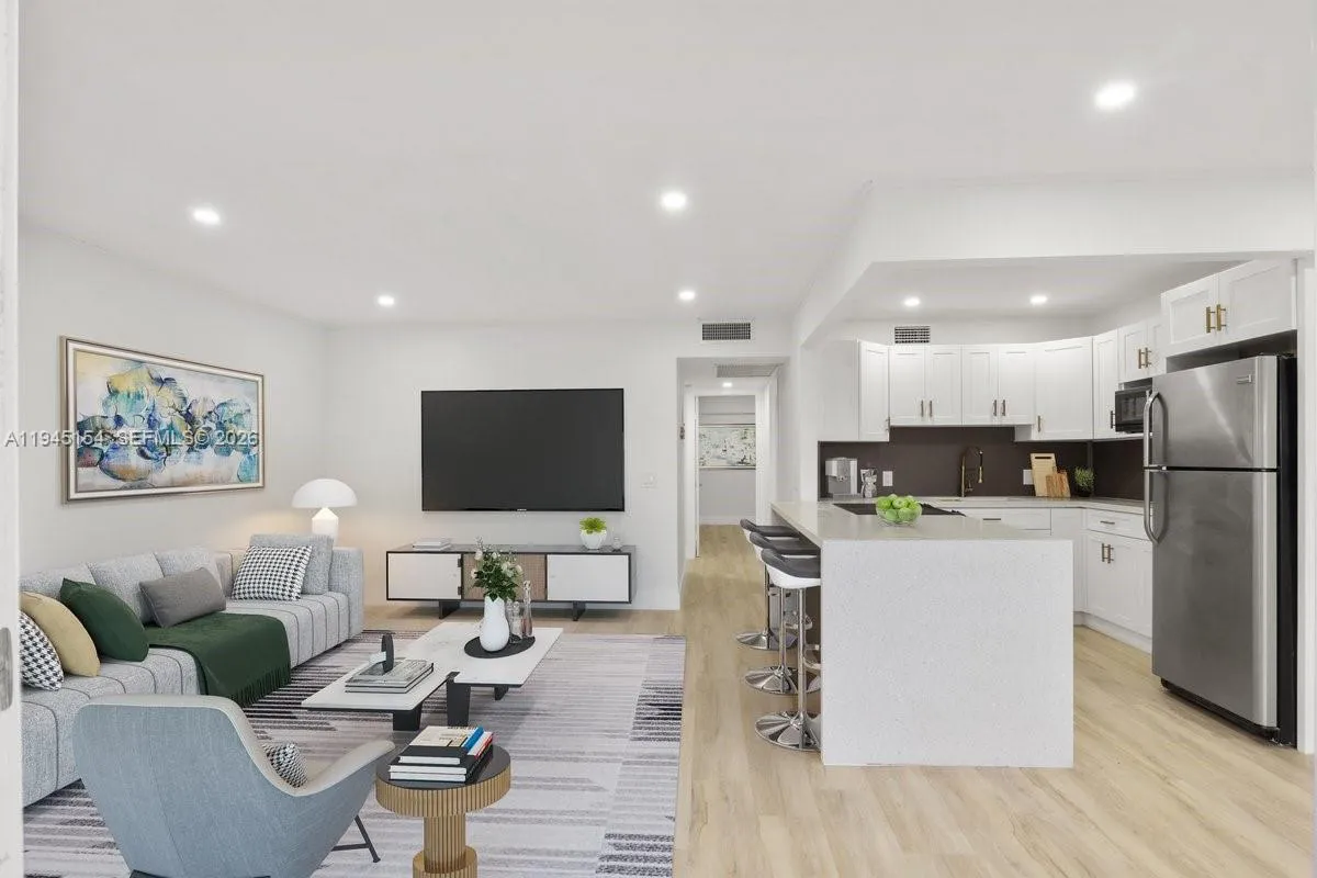 Foto de propiedad en 13255 SW 9th Court 405G, Pembroke Pines, FL 33027 Pembroke Pines con MLS# 