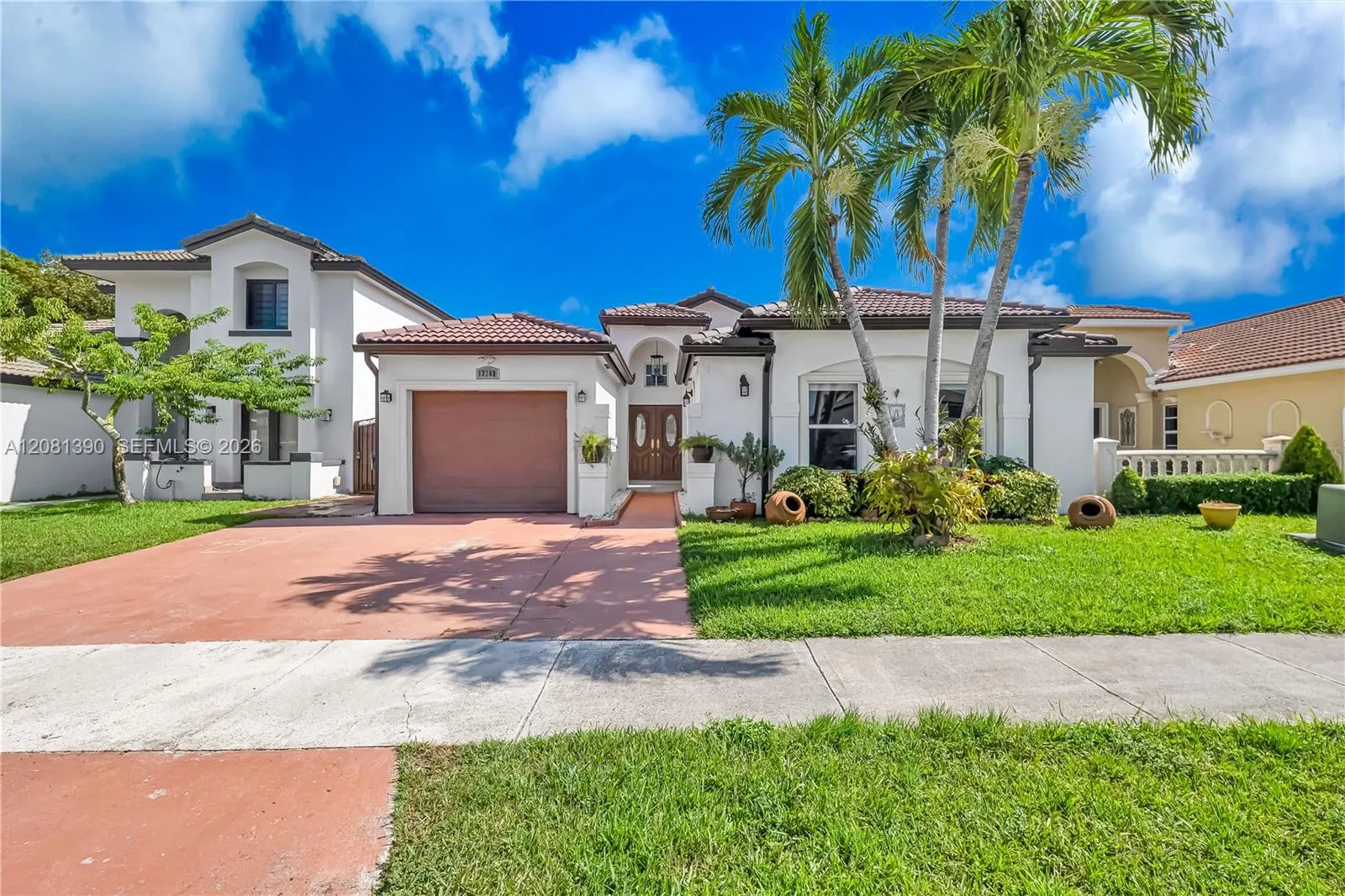 Foto de propiedad en 13260 NW 10th Street, Miami, FL 33182 Miami con MLS# 