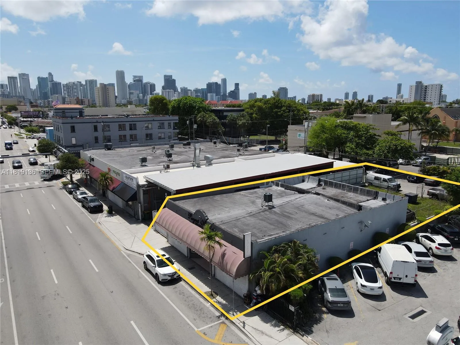 En Venta 1328 W Flagler Street, Miami, FL 33135, Miami, FL 33135