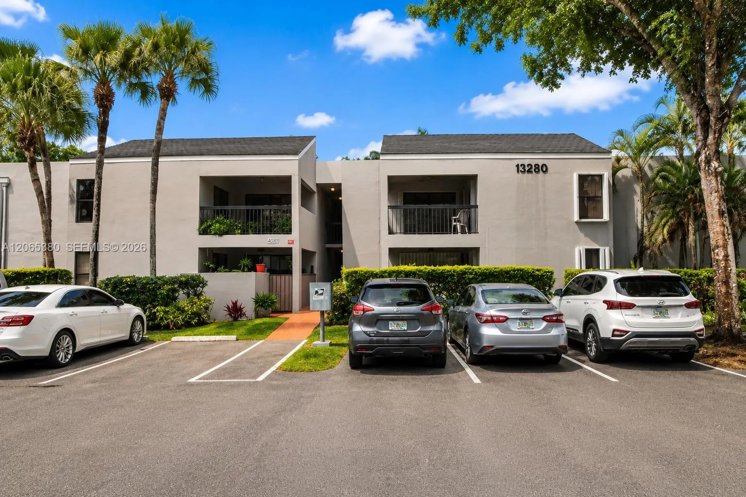 Foto de propiedad en 13280 SW 88th Lane 203-B, Miami, FL 33186 Miami con MLS# 
