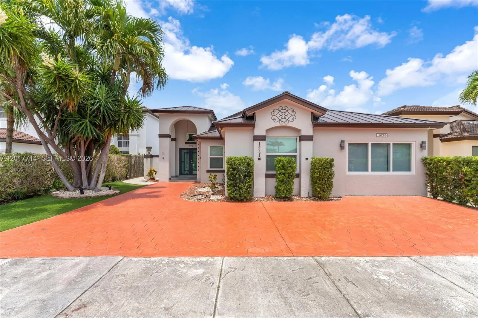 Vendido 13285 NW 11th Street, Miami, FL 33182, Miami, FL 33182