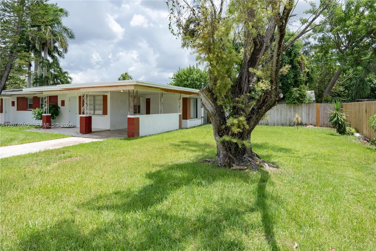 Foto de propiedad en 1329 NE Krome Terrace 1329, Homestead, FL 33030 Homestead con MLS# 