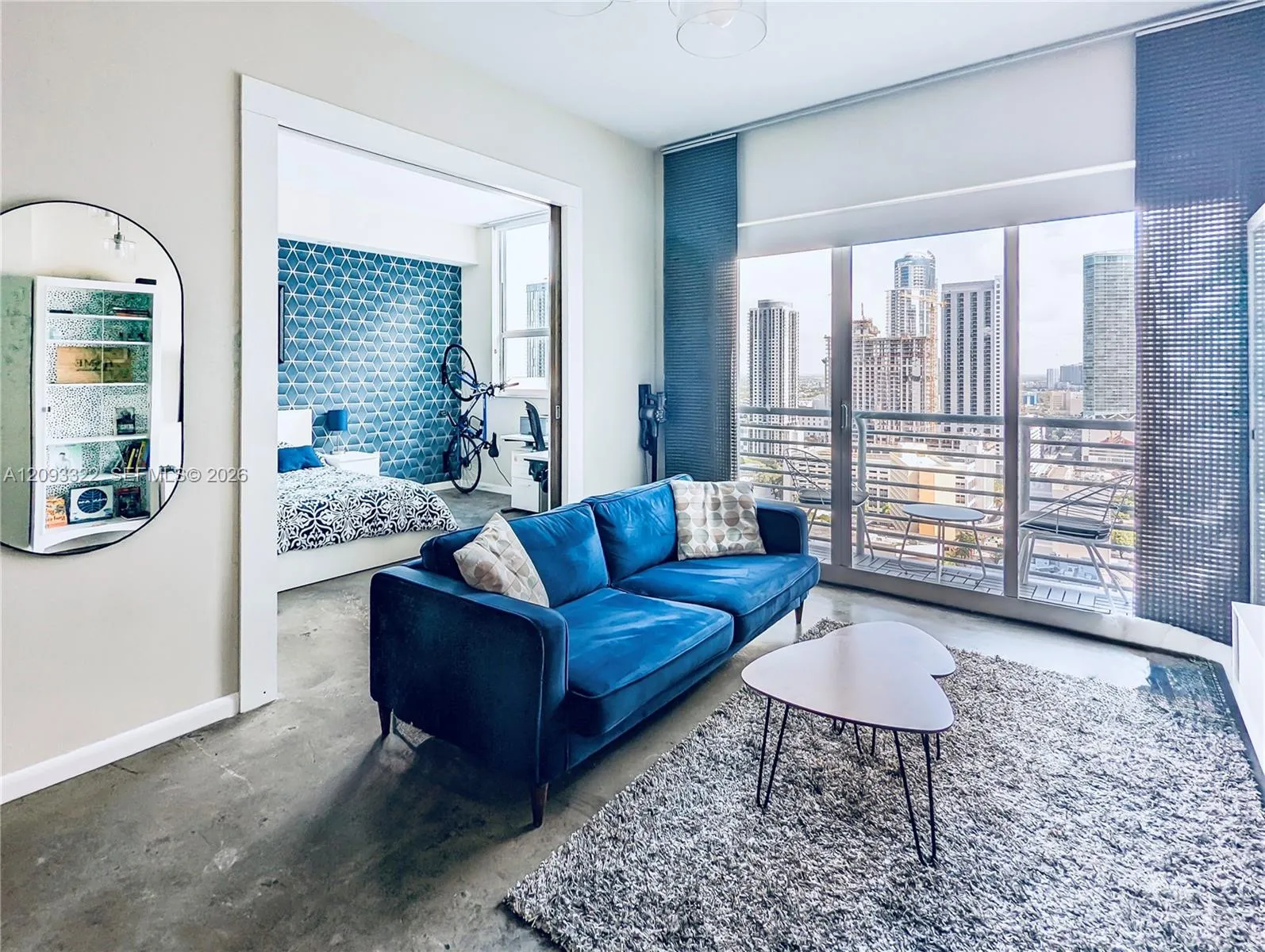 loft 1/1 high ceilings separate private bedroom