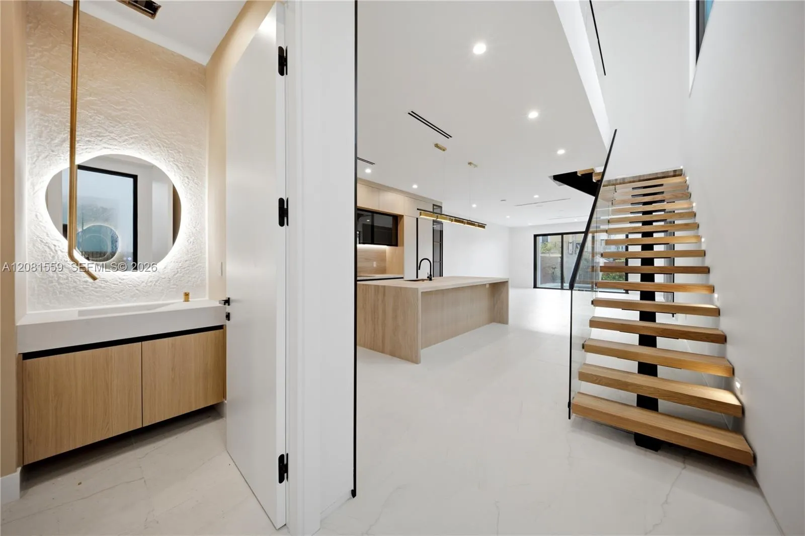 Foto de propiedad en 1330 NE 16th Terrace, Fort Lauderdale, FL 33304 Fort Lauderdale con MLS# 