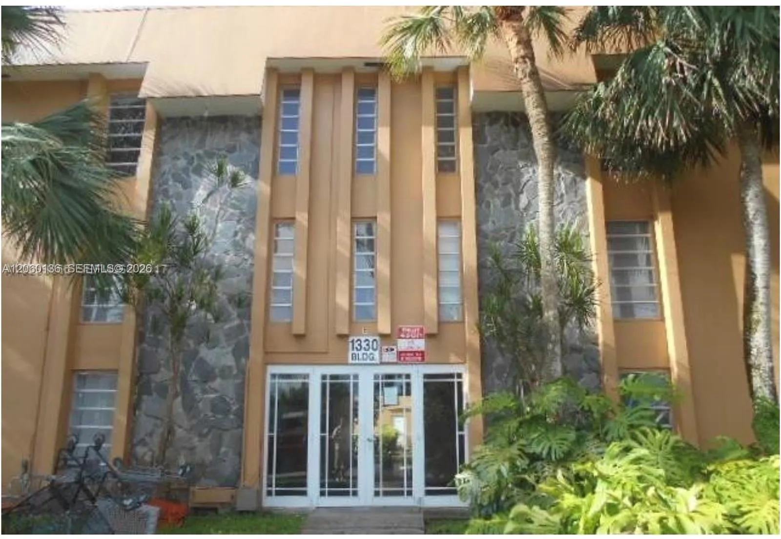 Vendido 1330 W 54th Street, Hialeah, FL 33012, Hialeah, FL 33012