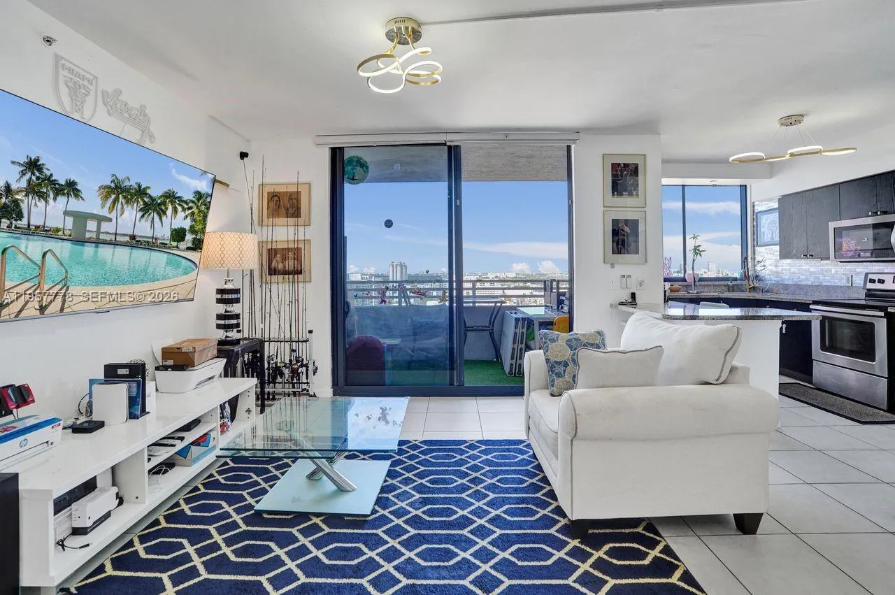 Foto de propiedad en 1330 West Avenue 1811, Miami Beach, FL 33139 Miami Beach con MLS# 