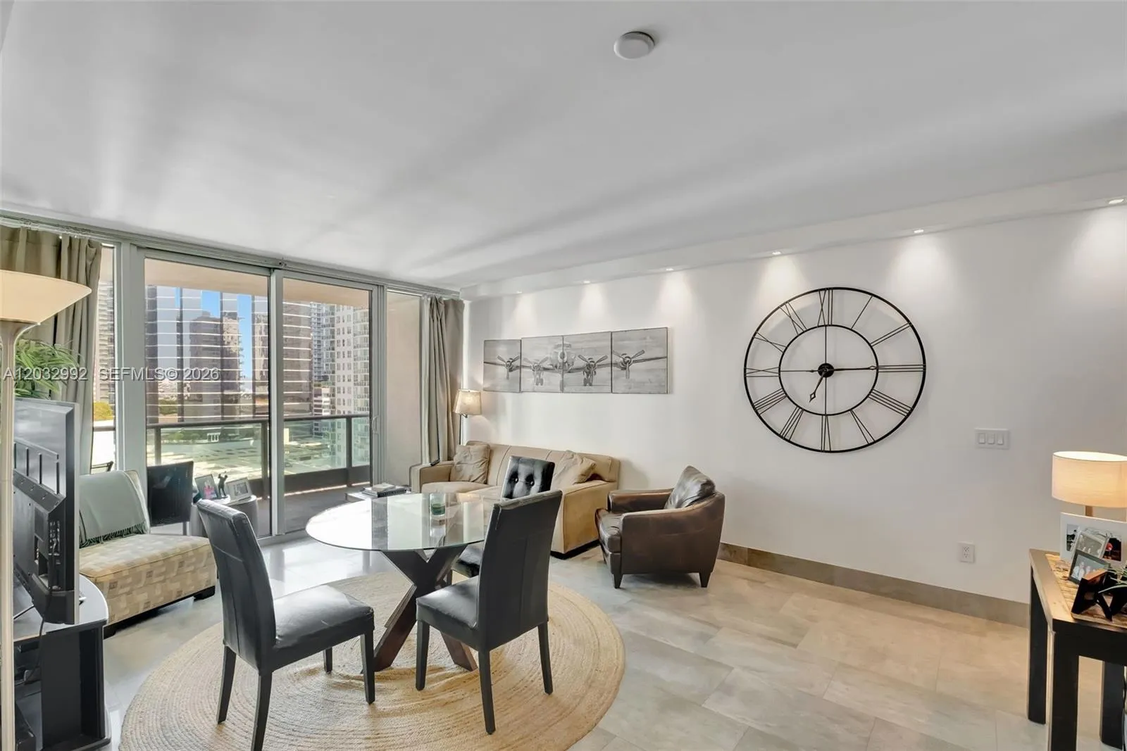Foto de propiedad en 1331 Brickell Bay Drive 1504, Miami, FL 33131 Miami con MLS#