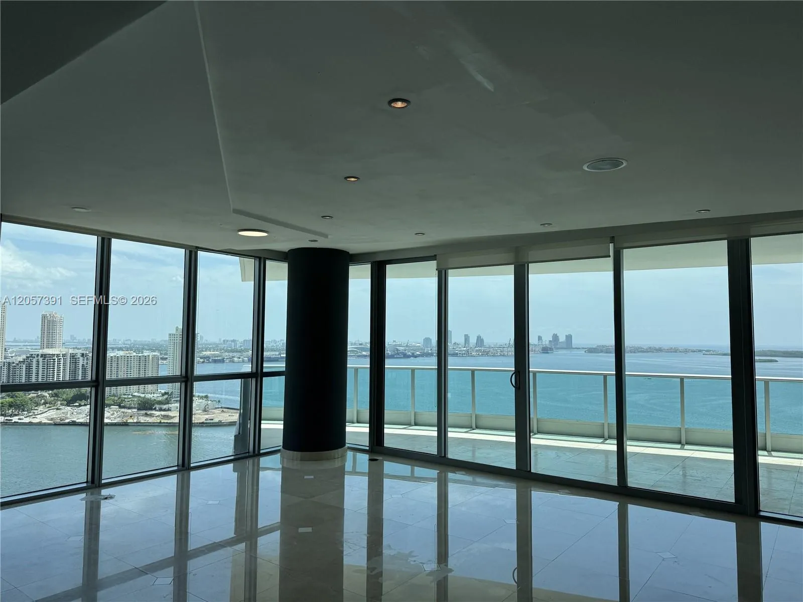 Foto de propiedad en 1331 Brickell Bay Drive 2801, Miami, FL 33131 Miami con MLS#