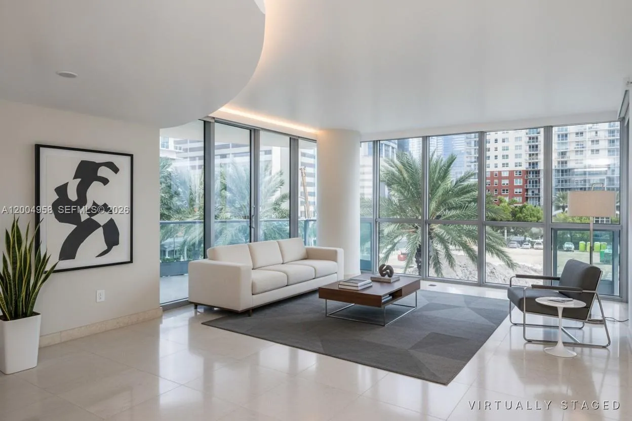 Foto de propiedad en 1331 Brickell Bay Drive 302, Miami, FL 33131 Miami con MLS#
