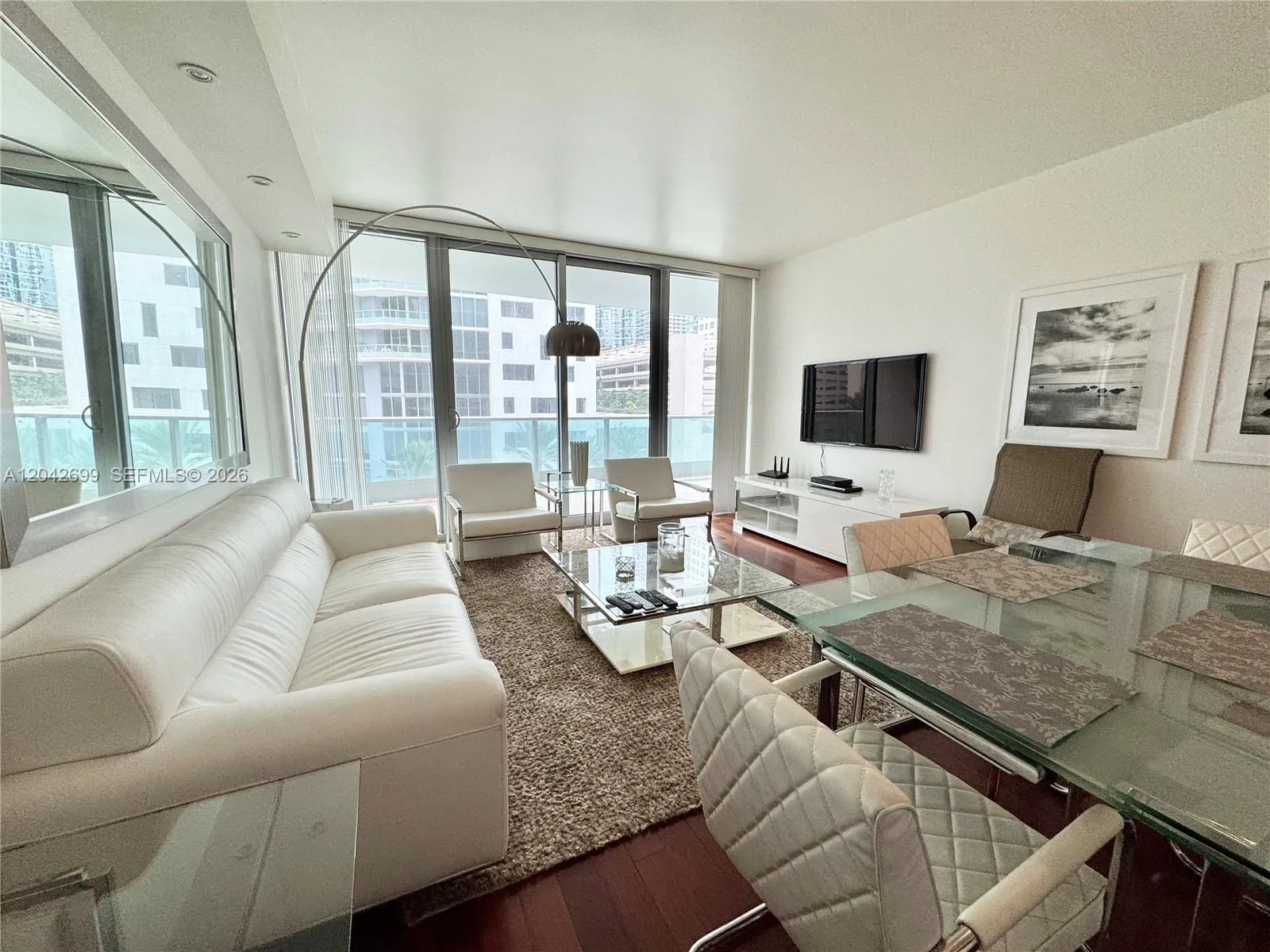 Foto de propiedad en 1331 Brickell Bay Drive 406, Miami, FL 33131 Miami con MLS# 