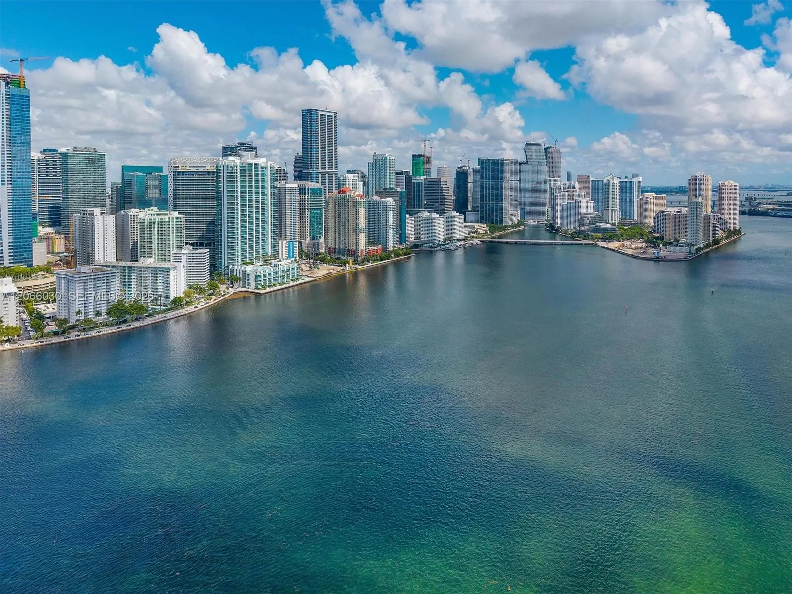 Foto de propiedad en 1331 Brickell Bay Drive 4107, Miami, FL 33131 Miami con MLS# 