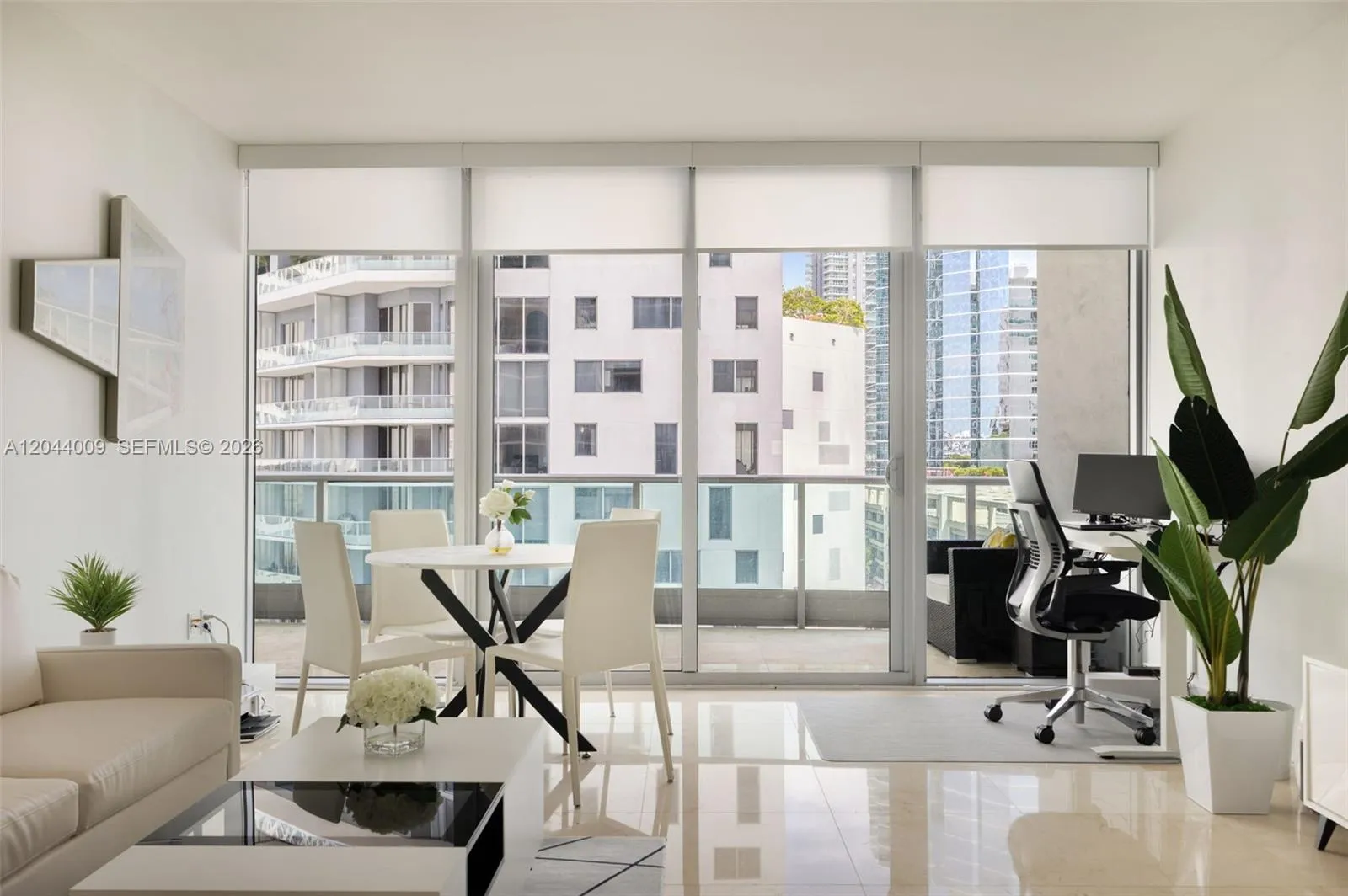 Foto de propiedad en 1331 Brickell Bay Drive 904, Miami, FL 33131 Miami con MLS# 