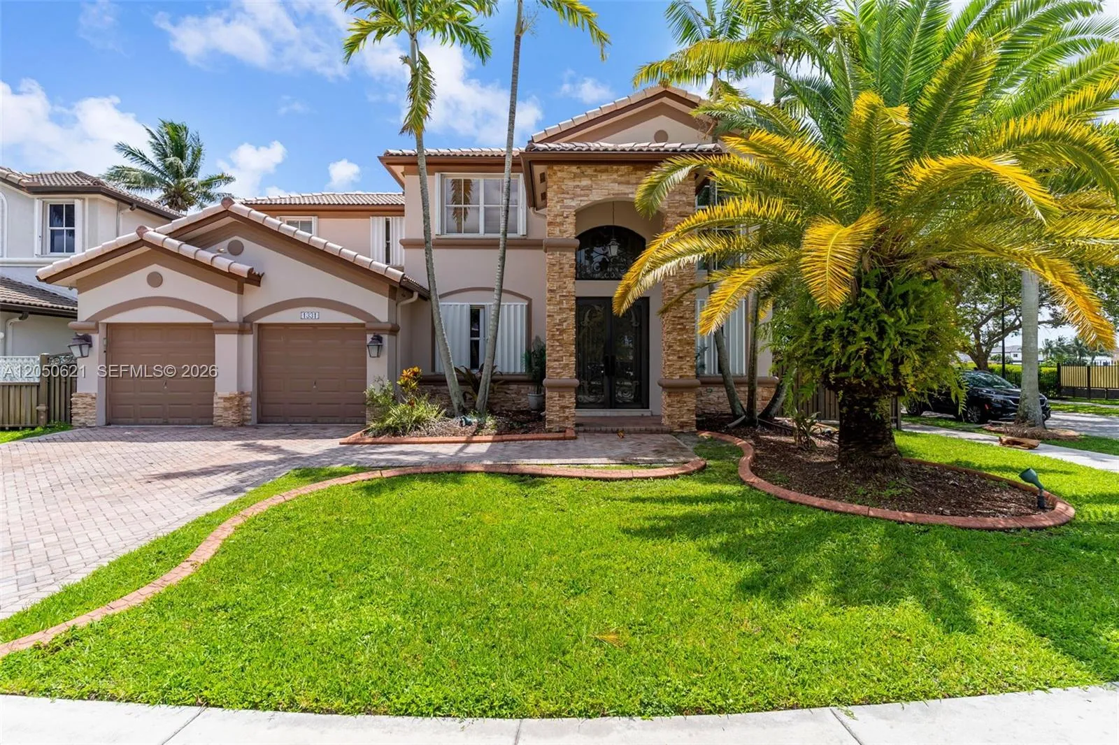 Foto de propiedad en 1331 SW 153rd Path, Miami, FL 33194 Miami con MLS# 