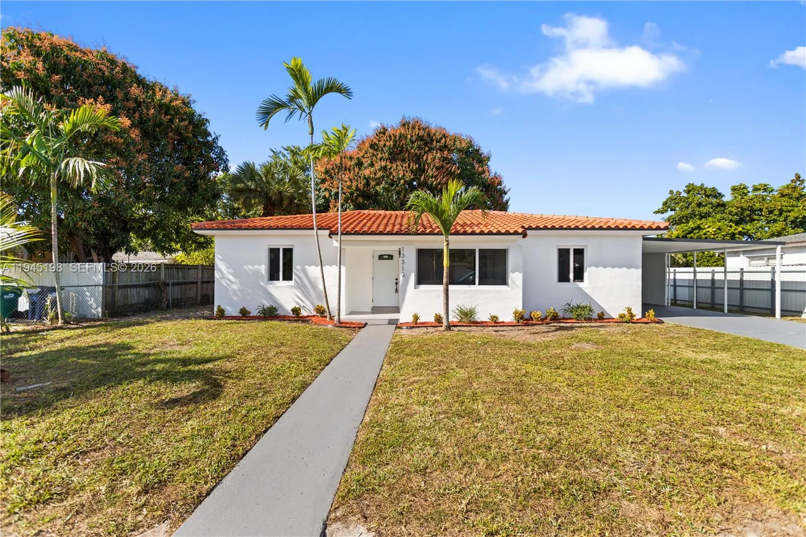 Foto de propiedad en 13310 NW 17th Place, Miami, FL 33167 Miami con MLS# 