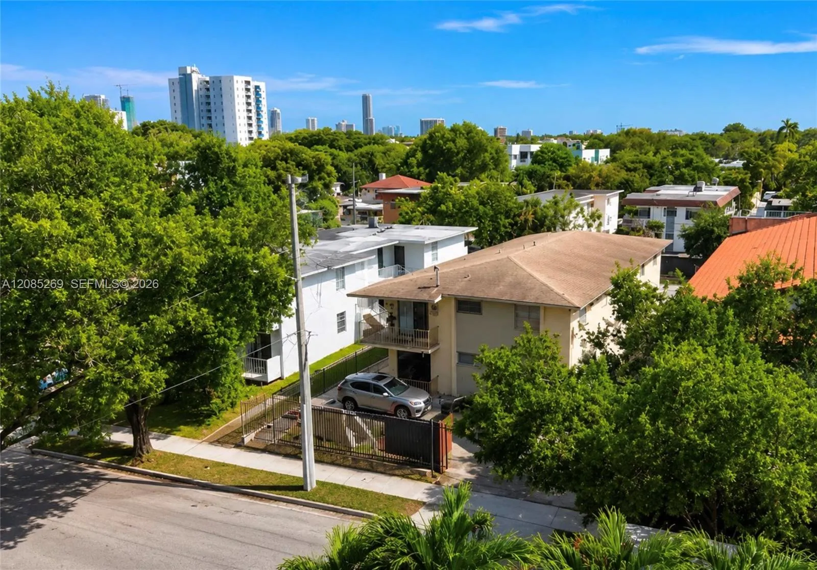 En Venta 1332 SW 2nd Street, Miami, FL 33135, Miami, FL 33135