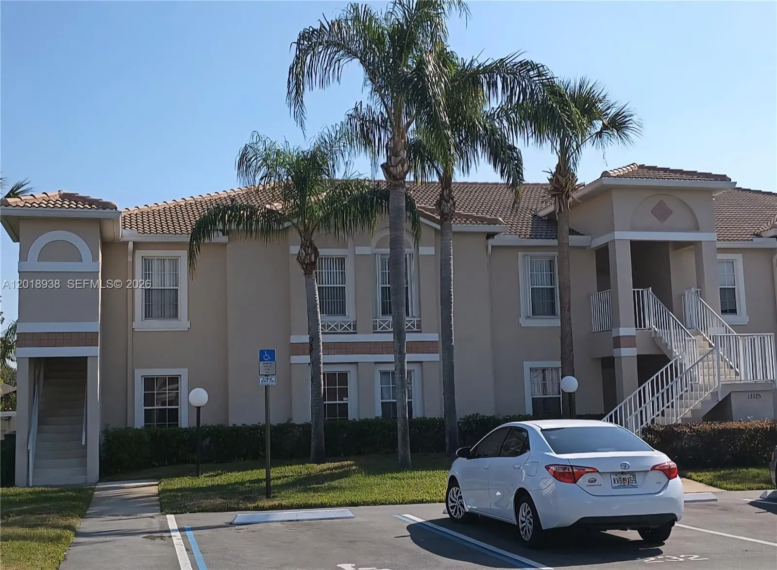 Foto de propiedad en 13325 Fairway Glen 201, Orlando, FL 32824 Orlando con MLS# 