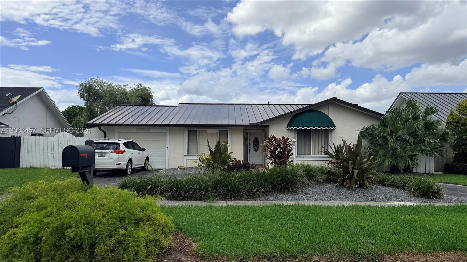 Foto de propiedad en 13325 SW 100th Terrace, Miami, FL 33186 Miami con MLS# 