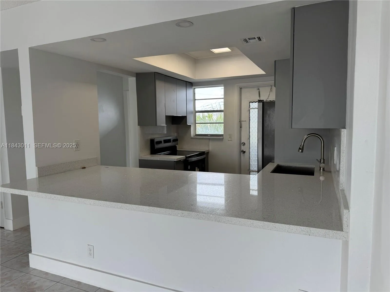 Foto de propiedad en 1333 E Hallandale Beach Boulevard 444, Hallandale Beach, FL 33009 Hallandale Beach con MLS# 