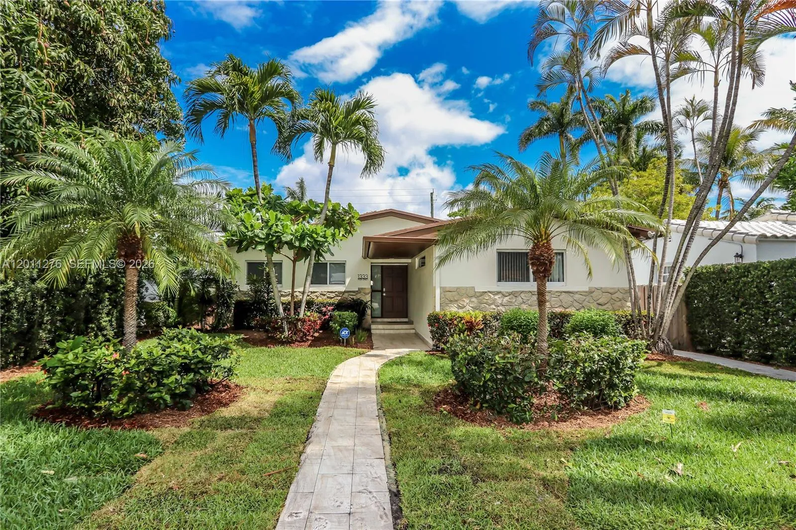 Foto de propiedad en 1333 Tyler Street, Hollywood, FL 33019 Hollywood con MLS# 