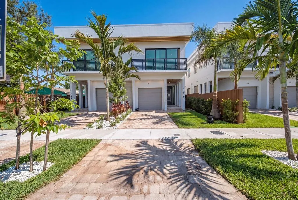 Foto de propiedad en 1334 NE 16 Terrace, Fort Lauderdale, FL 33304 Fort Lauderdale con MLS# 