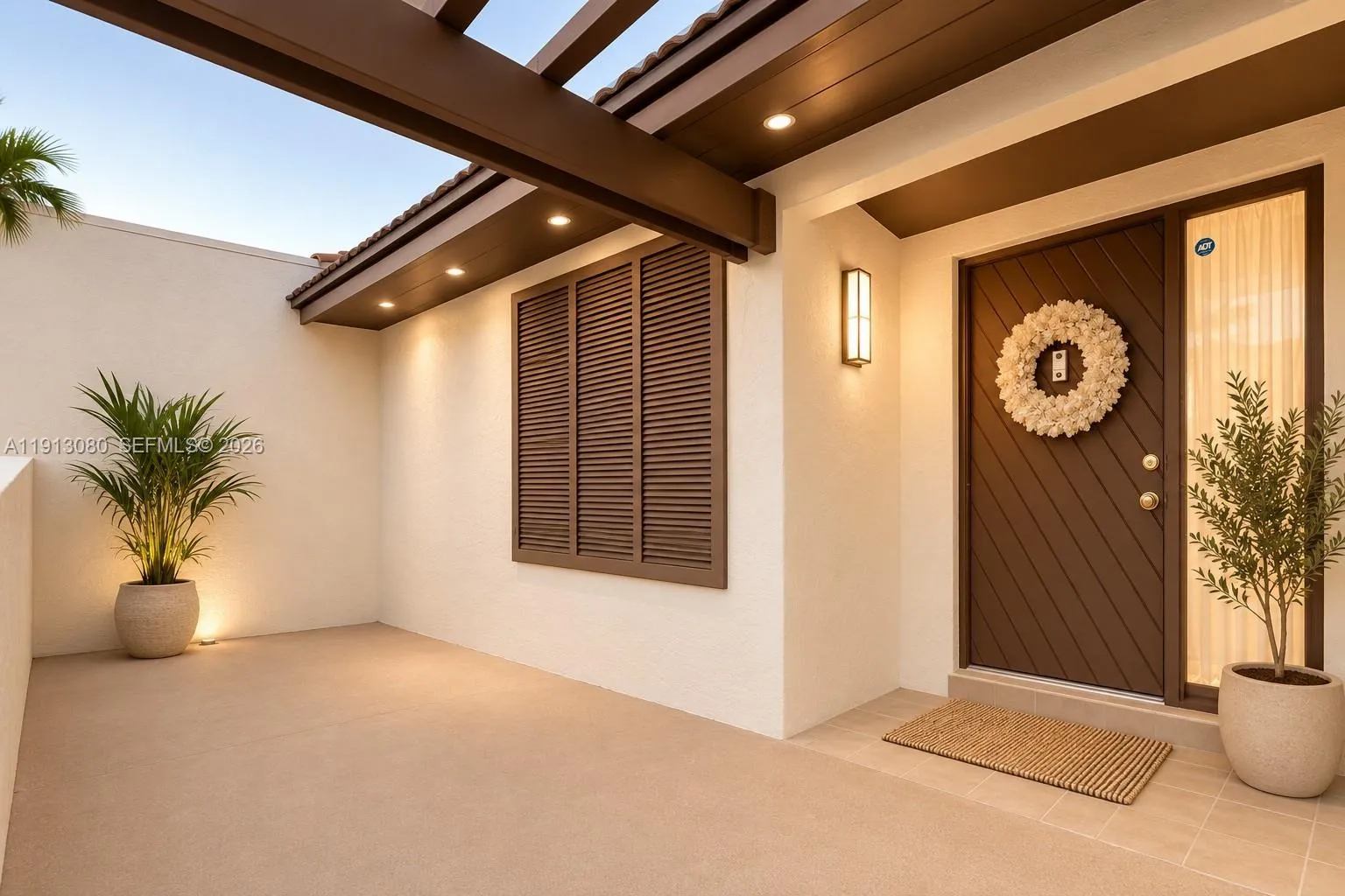 Foto de propiedad en 13350 SW 91st Terrace C, Miami, FL 33186 Miami con MLS# 