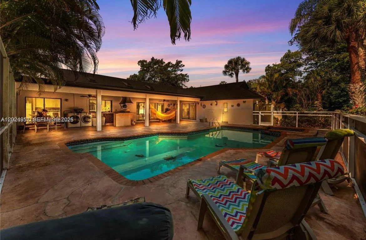 Foto de propiedad en 13353 Doubletree Circle, Wellington, FL 33414 Wellington con MLS# 
