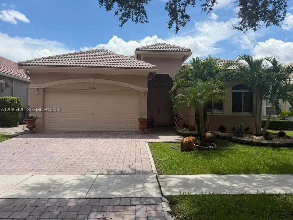 Foto de propiedad en 13374 SW 30th Street, Miramar, FL 33027 Miramar con MLS# 