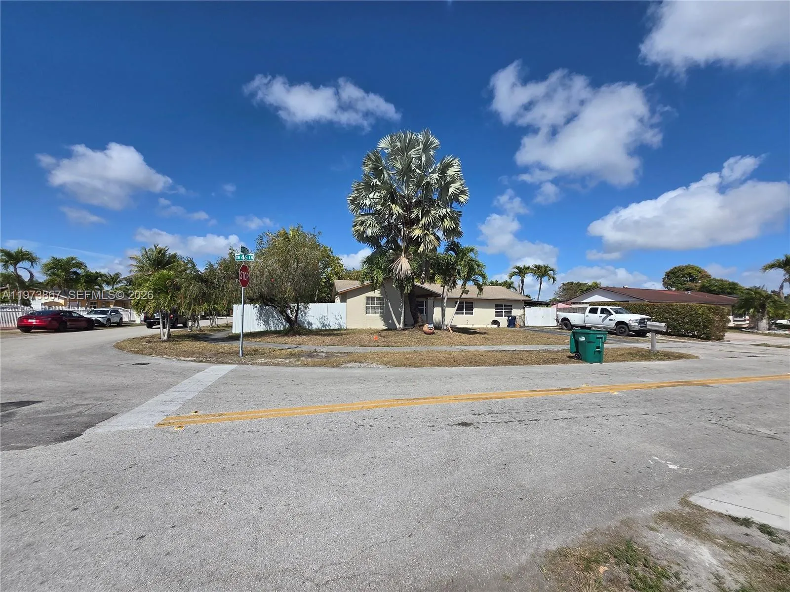 Foto de propiedad en 13377 SW 46th Lane, Miami, FL 33175 Miami con MLS# 