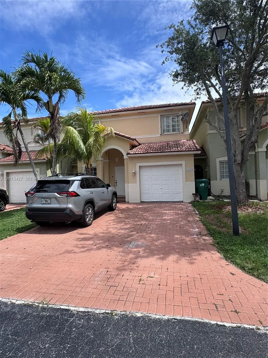 Foto de propiedad en 13379 SW 142nd Terrace, Miami, FL 33186 Miami con MLS# 