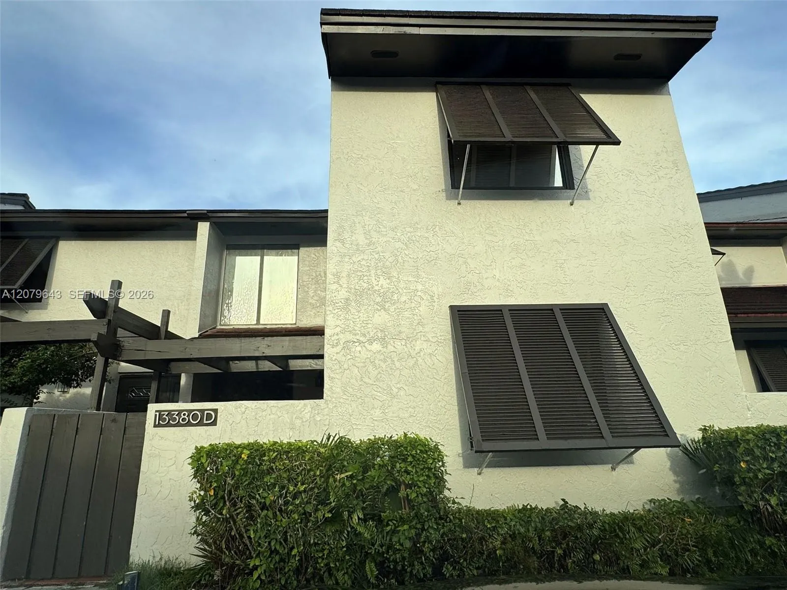 Foto de propiedad en 13380 SW 91st Terrace D, Miami, FL 33186 Miami con MLS# 