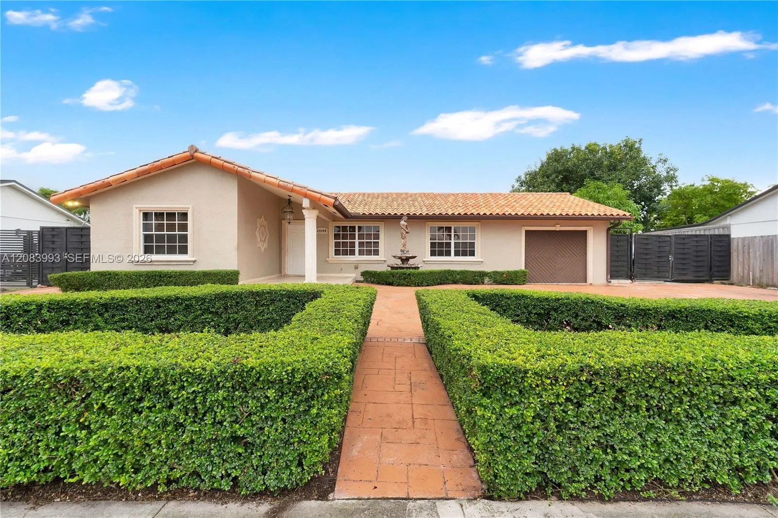 Foto de propiedad en 13390 SW 46th Terrace, Miami, FL 33175 Miami con MLS# 