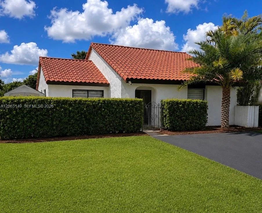 Foto de propiedad en 13396 SW 115th Terrace, Miami, FL 33186 Miami con MLS# 