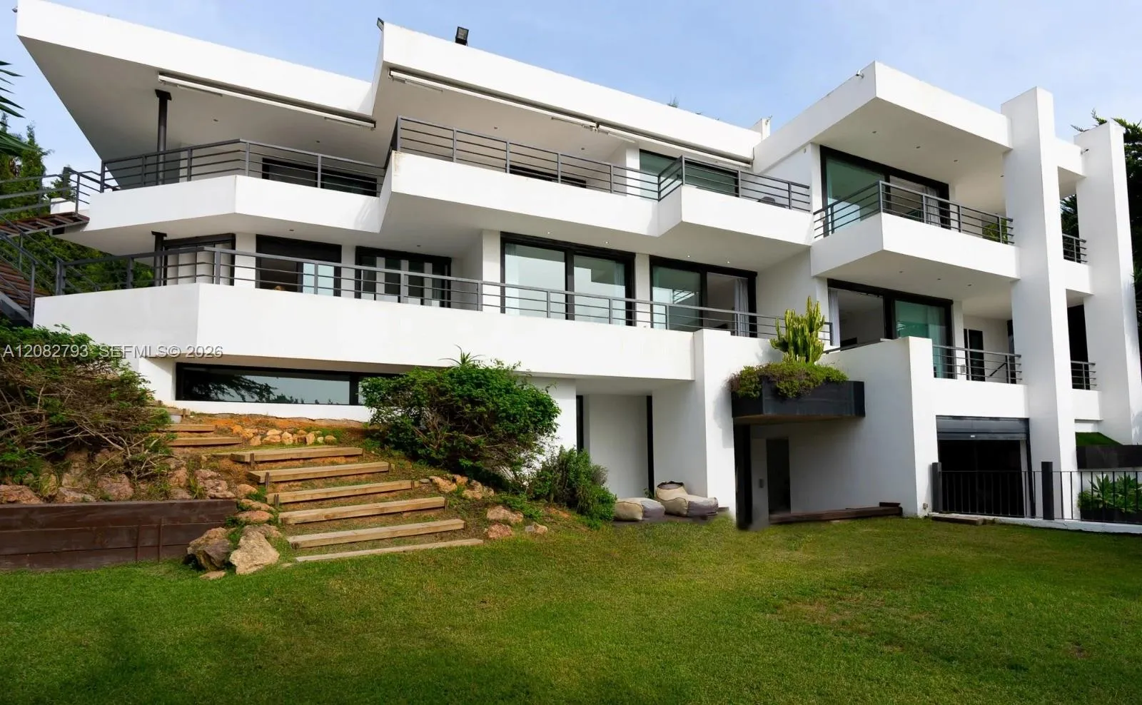 Foto de propiedad en 134 Calle Del Reposo, Ibiza, Spain  con MLS# 