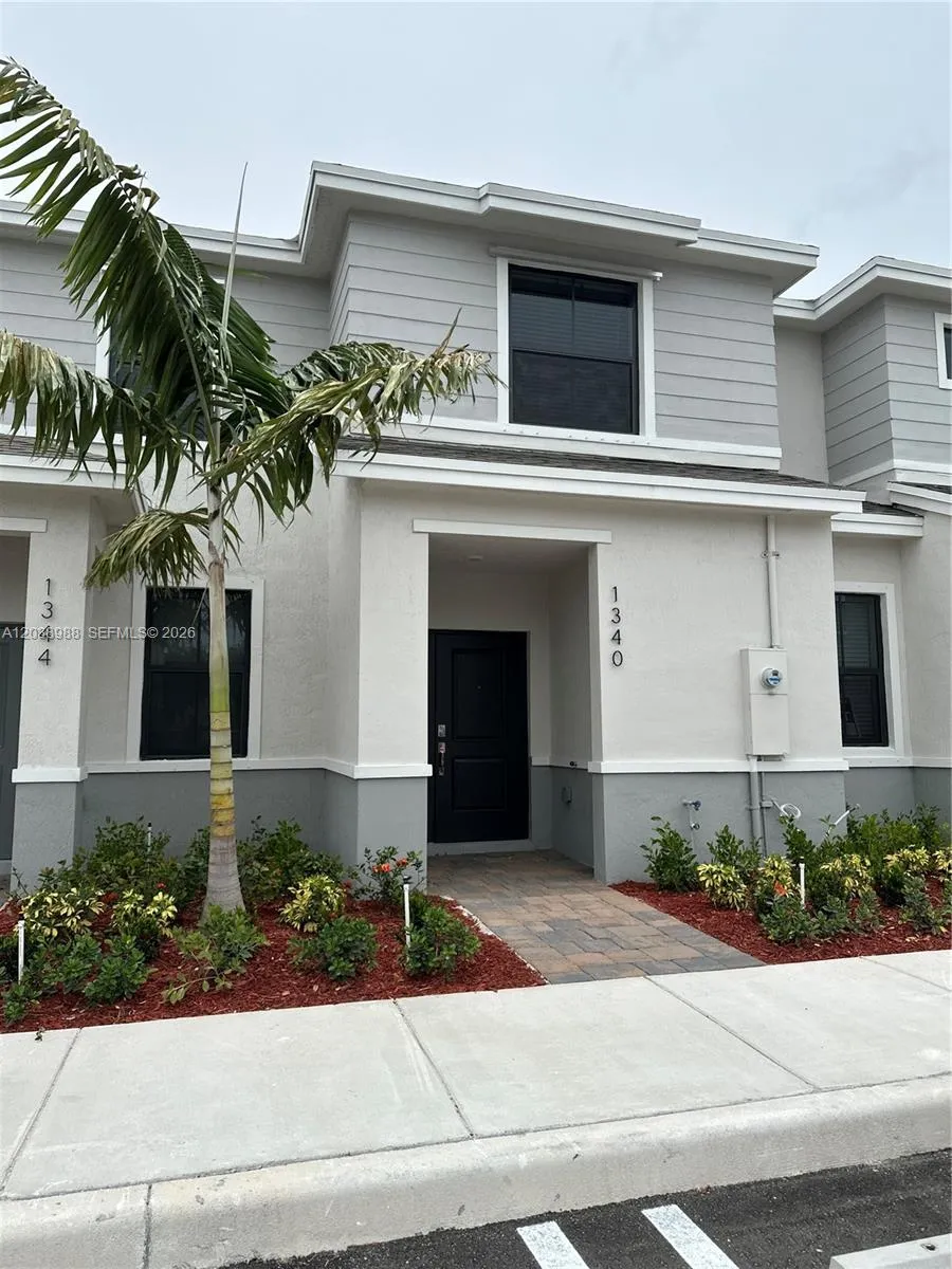 Foto de propiedad en 1340 NE 3rd Avenue 1340, Florida City, FL 33034 Florida City con MLS# 