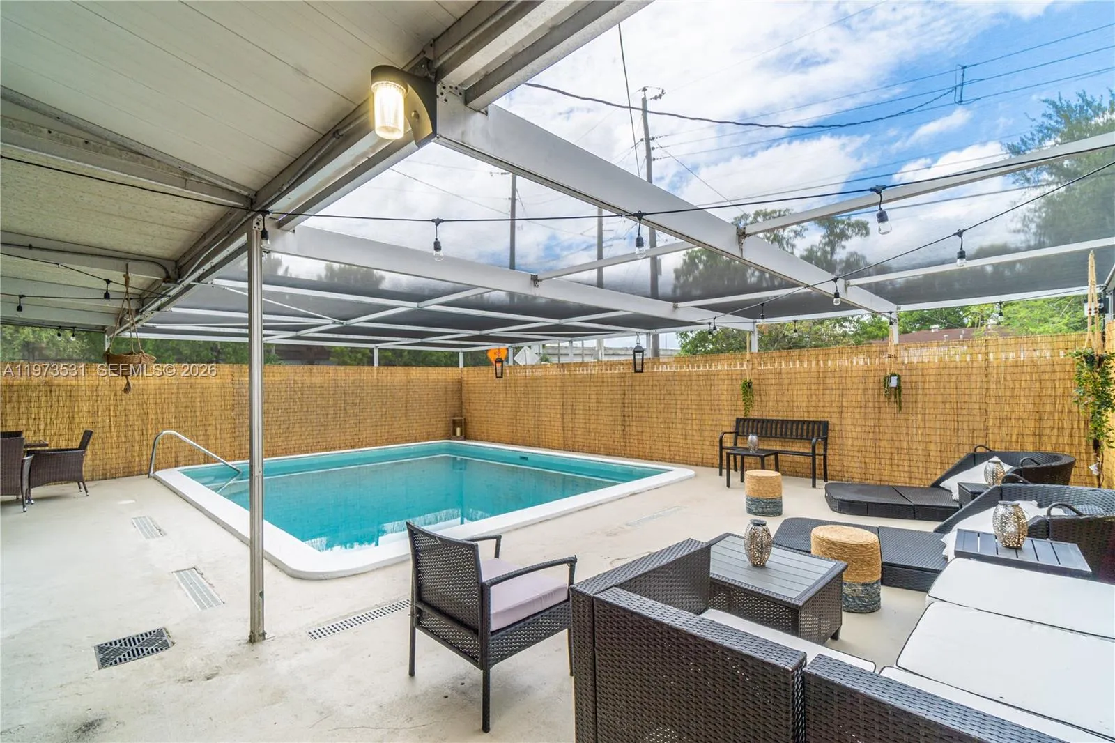 Foto de propiedad en 13405 NW 6th Avenue, North Miami, FL 33168 North Miami con MLS# 