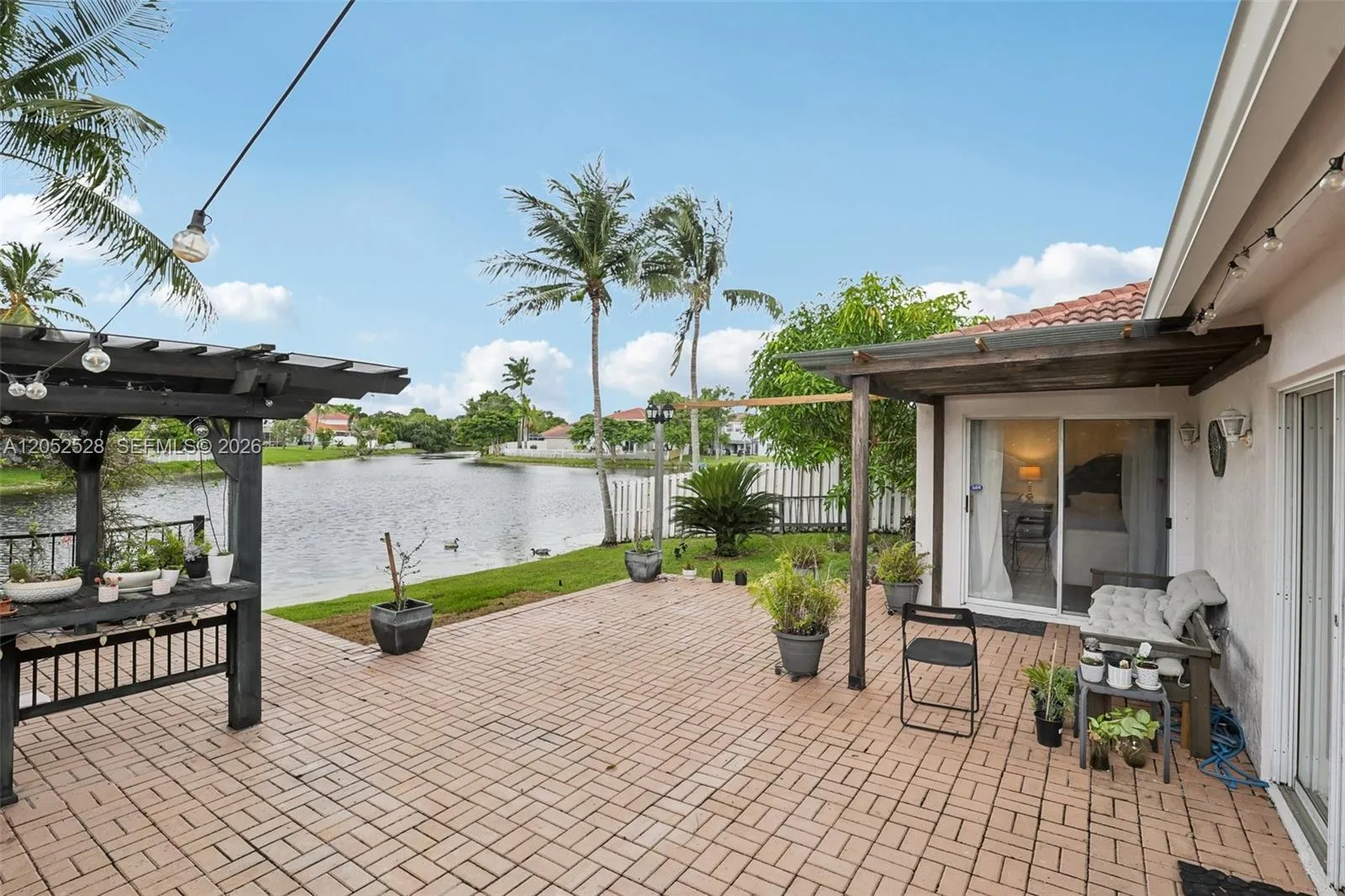 Foto de propiedad en 13412 NW 6th Drive, Plantation, FL 33325 Plantation con MLS# 